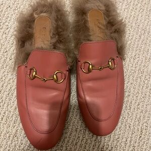 Gucci Princetown Leather & Lamb Fur Mules. Pink. Size 38 1/2